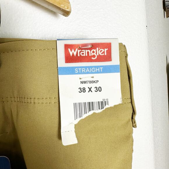 NWT Wrangler Straight Fit Outdoor Athletic Khaki Beige Pants sz 38x30 - Picture 4 of 9